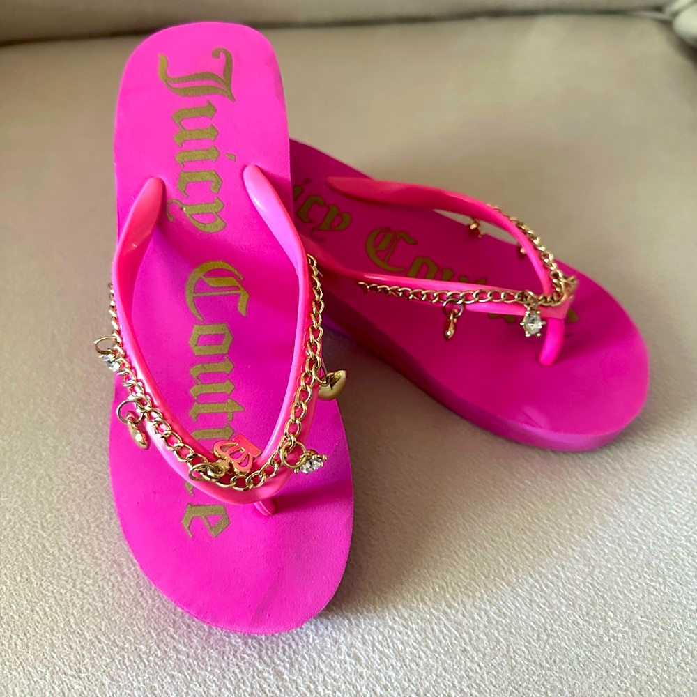 EUC - Juicy Couture “Sabrena Pink” Charm Wedge Sandals - Size 2